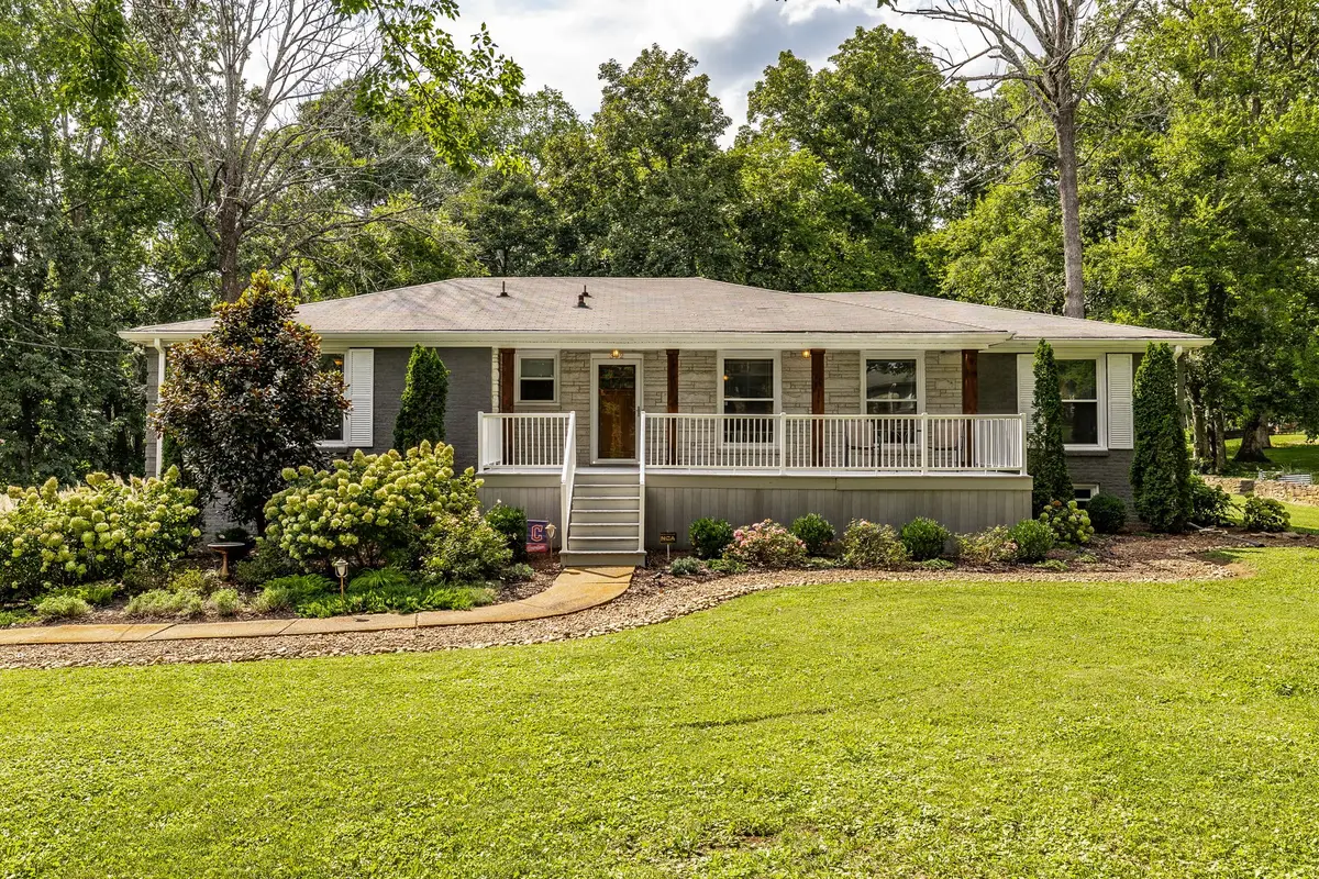 302 Green Acres Dr, Goodlettsville, TN 37072 - #1