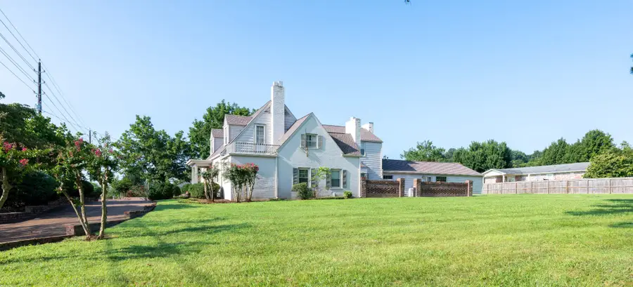 1306 Mill St, Pulaski, TN 38478 - #3