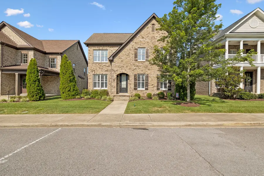 1082 N Mcmahan Dr, Gallatin, TN 37066 - #3
