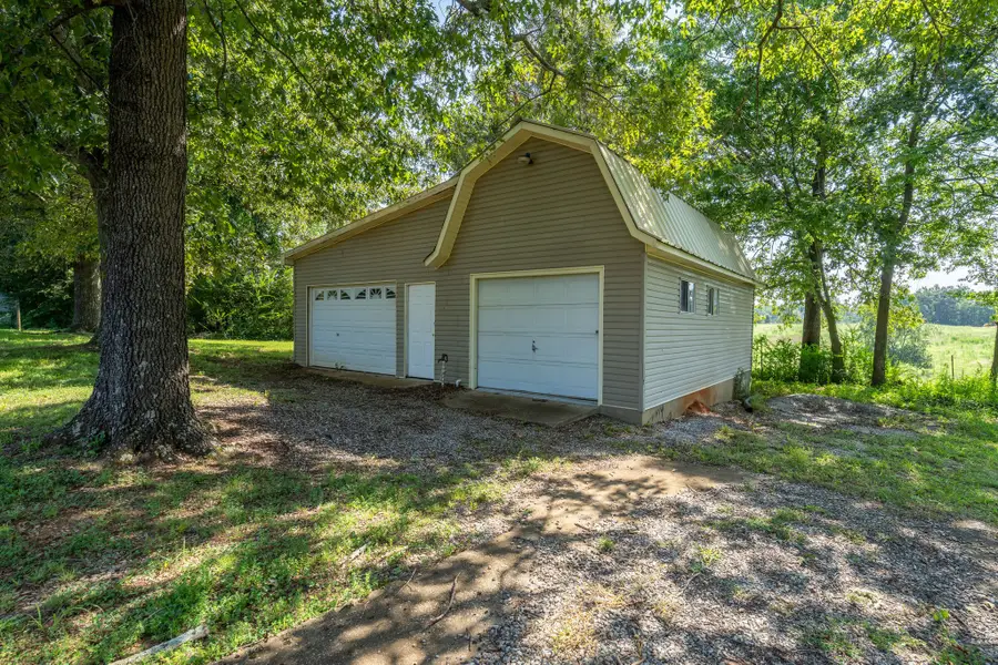 1020 Rosier Rd, Lawrenceburg, TN 38464 - #3