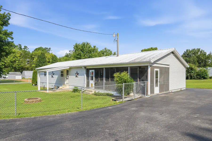 81 Cypress Creek Cv, Linden, TN 37096 - #2