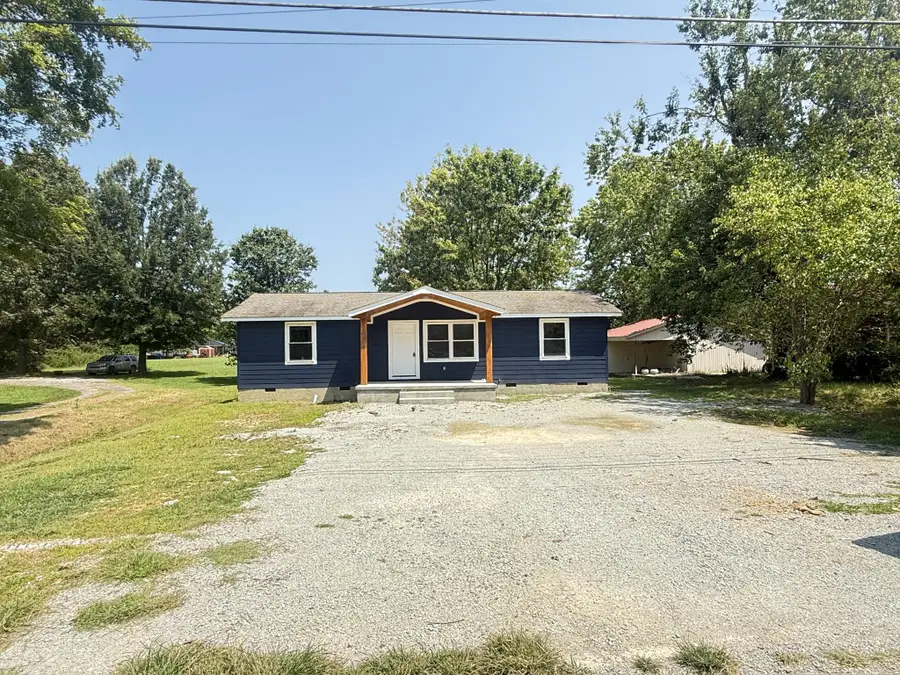 501 Smith Ave, Hohenwald, TN 38462 - #2