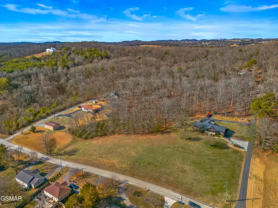 312 E Cross Road, Dandridge, TN 37725 - #3