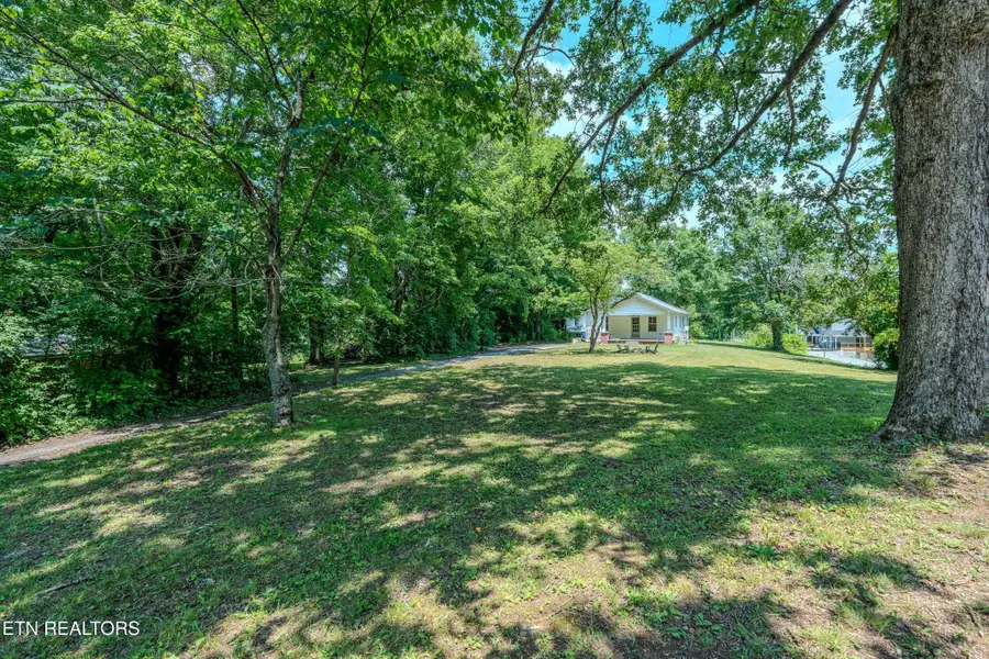 323 Lee Rd, Clinton, TN 37716 - #3