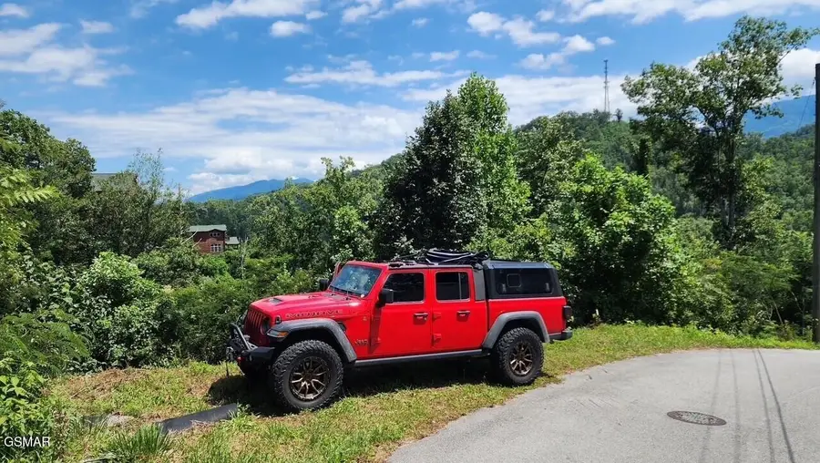 335 W Pinnacle Drive, Gatlinburg, TN 37738 - #2