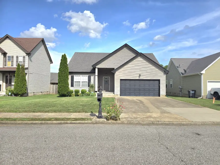 3735 Gray Fox Dr, Clarksville, TN 37040 - #3