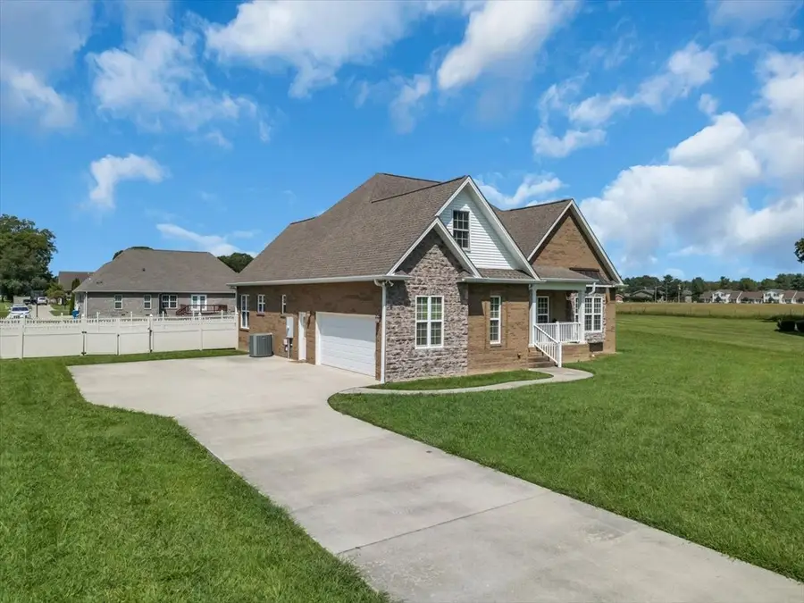 61 N Kensington Ct, Manchester, TN 37355 - #2
