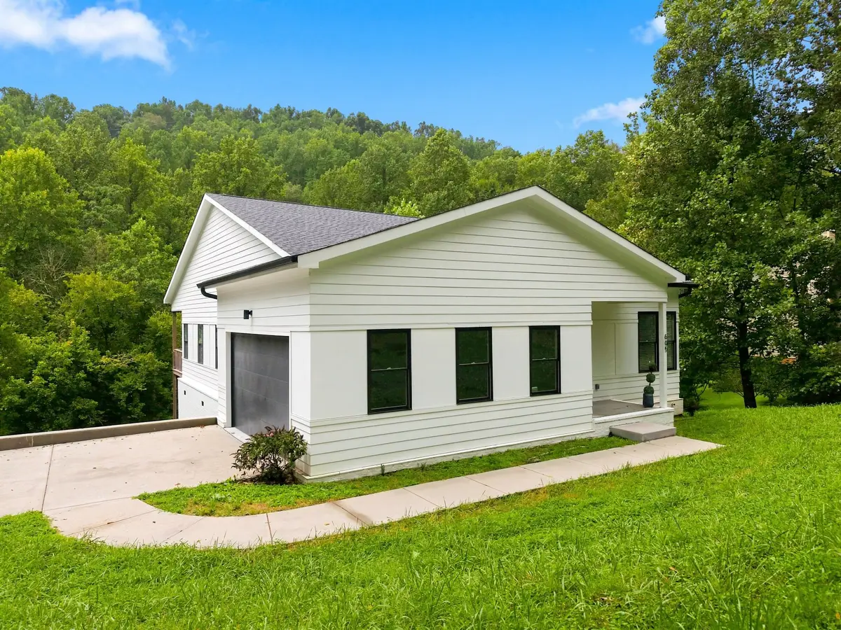 605 Harbor Dr, Lancaster, TN 38569 - #1