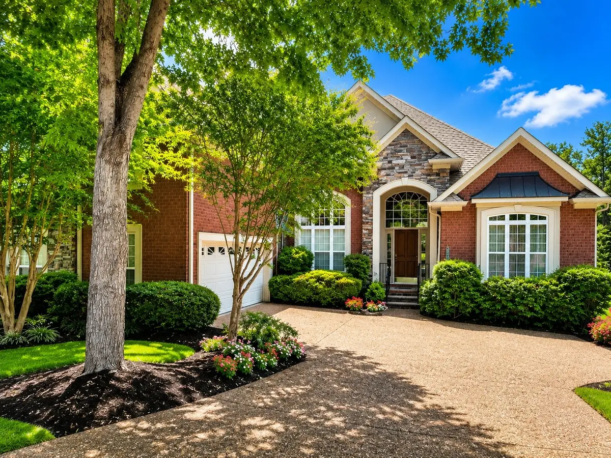 1002 Golf Club Ln E, Hendersonville, TN 37075 - #1