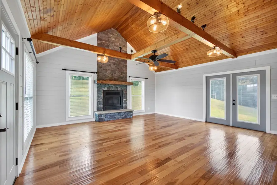 254 Sherwood Forest Rd, Livingston, TN 38570 - #2