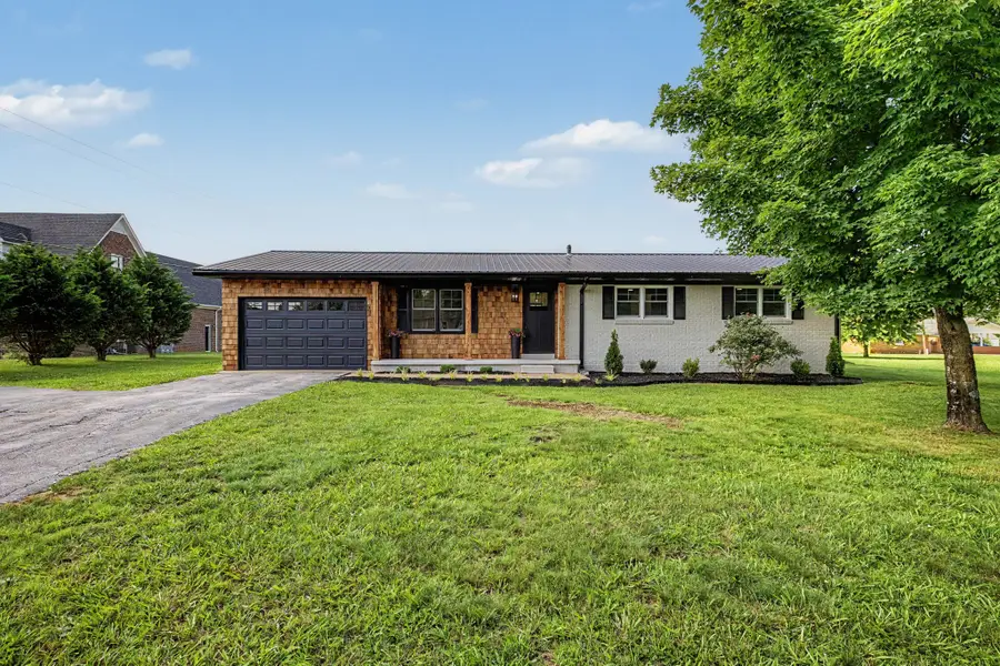 403 Robins St, Lawrenceburg, TN 38464 - #3