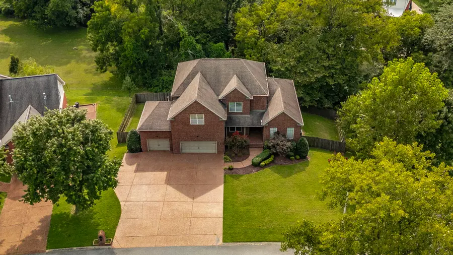 816 Lynn Dr, Goodlettsville, TN 37072 - #2