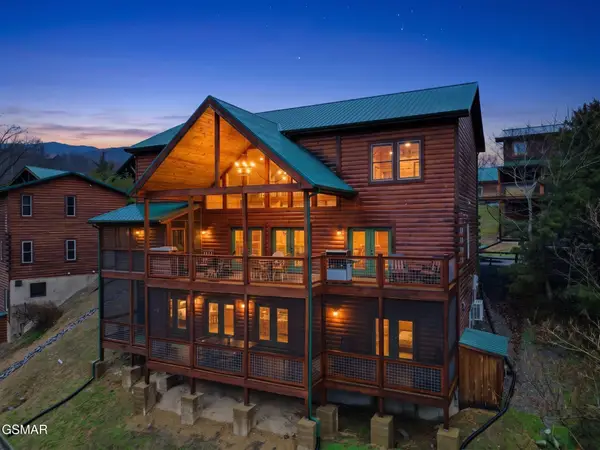 3227 White Falcon Way, Pigeon Forge, TN 37863