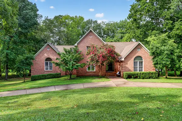 1604 Deerfield Dr, Clarksville, TN 37043