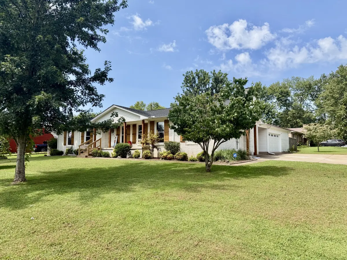803 5th Ave, Lawrenceburg, TN 38464 - #1
