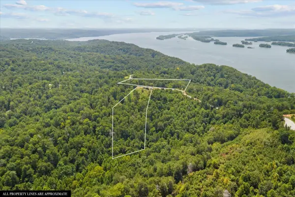 90 Float Dr, Waverly, TN 37185