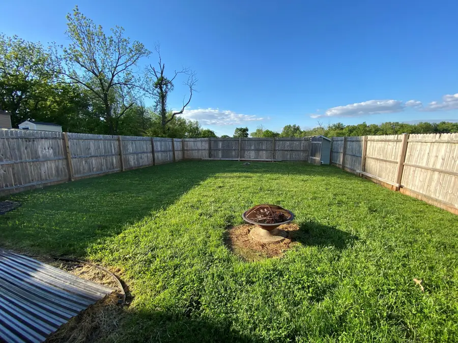 915 17th Ave E, Springfield, TN 37172 - #2