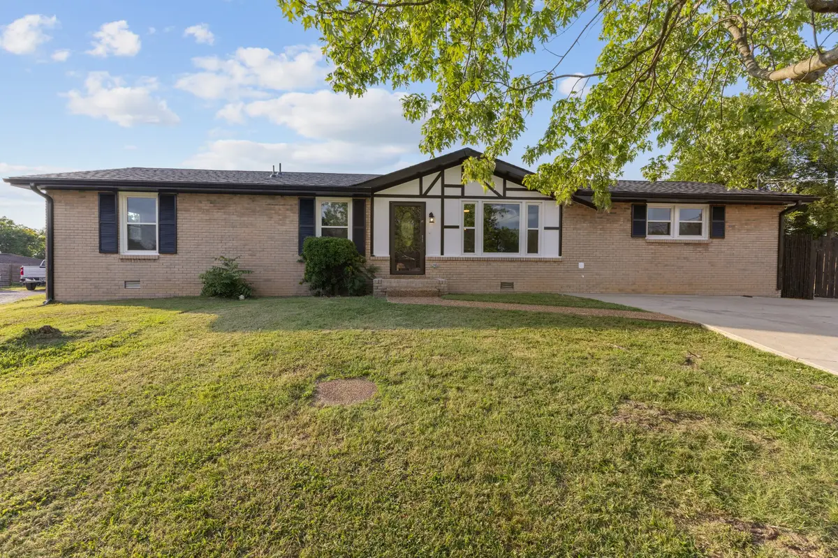 105 Donna Ct, Hendersonville, TN 37075 - #1