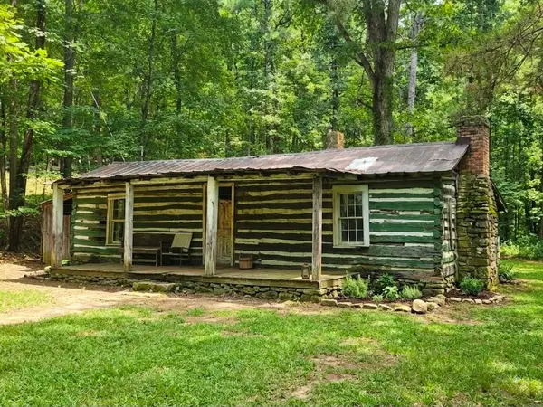 808 Enochs Rd, Mc Ewen, TN 37101