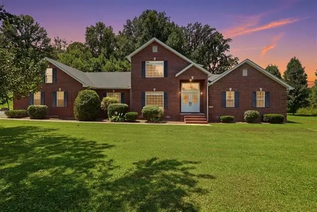 105 Oakwind Rd, Glasgow, KY 42141 - #1