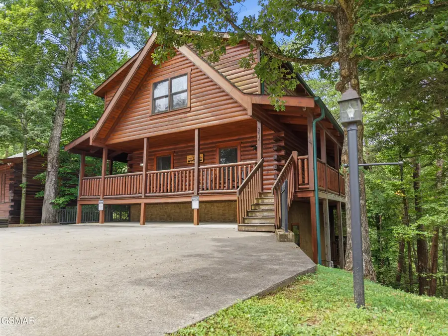 3516 Sand Ridge Way, Pigeon Forge, TN 37863 - #2