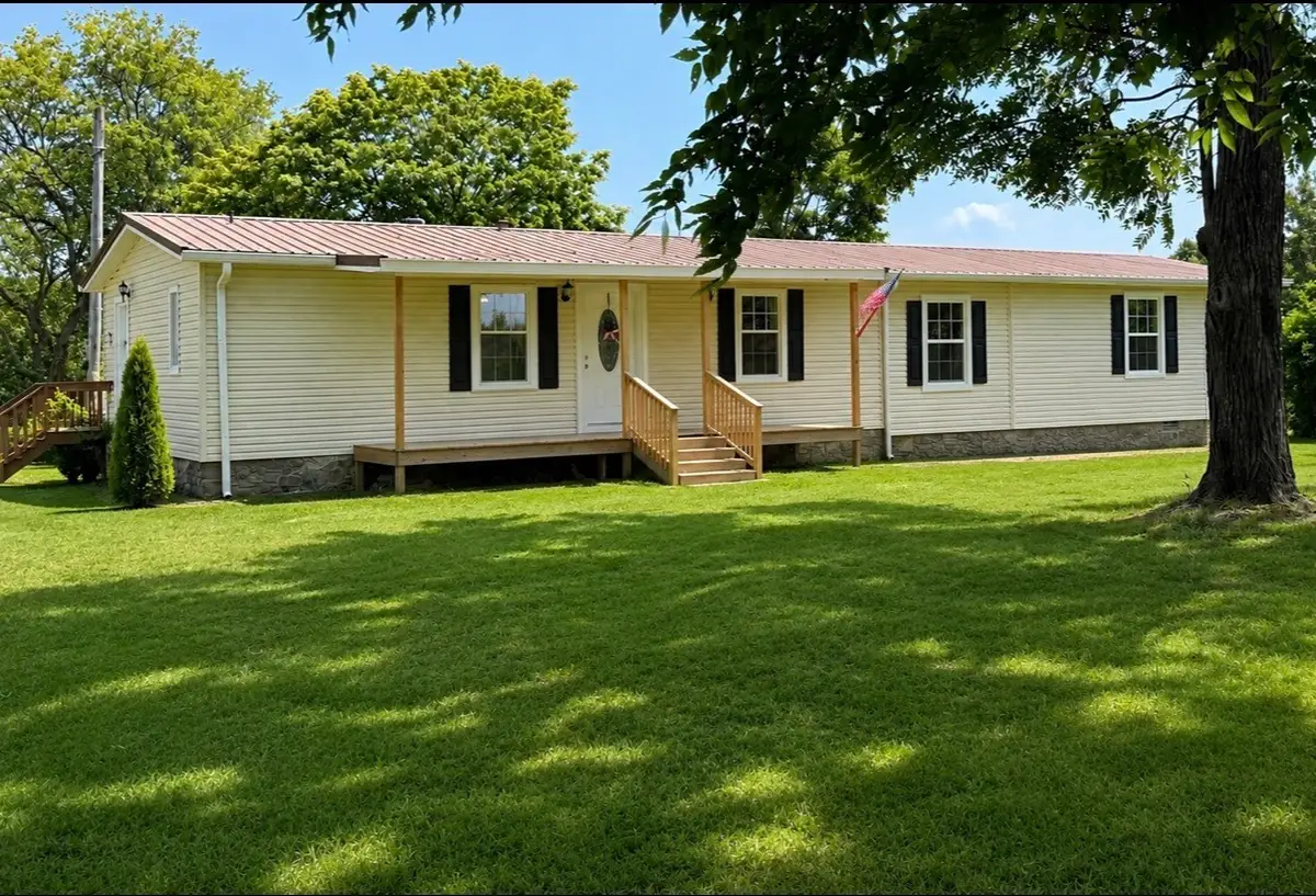 3231 E Stinson Rd, Lafayette, TN 37083 - #1