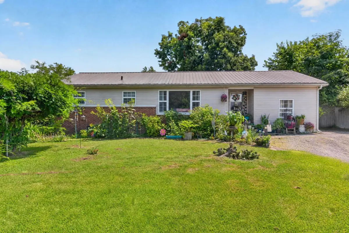 903 Hickory St W, Tullahoma, TN 37388 - #1
