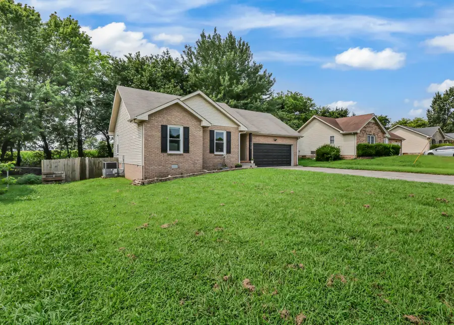 3250 S Senseney Cir, Clarksville, TN 37042 - #2