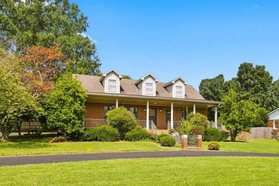 923 Adams Ave, Hopkinsville, KY 42240 - #2