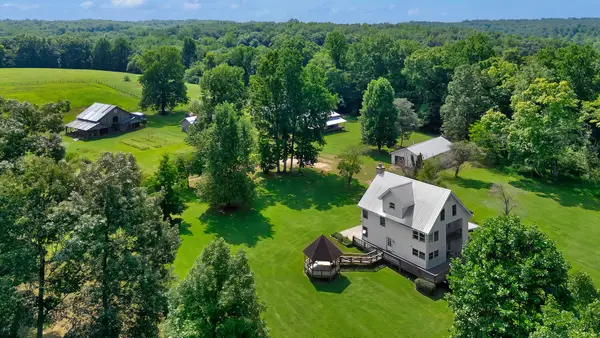 927 Bond Rd, Duck River, TN 38454