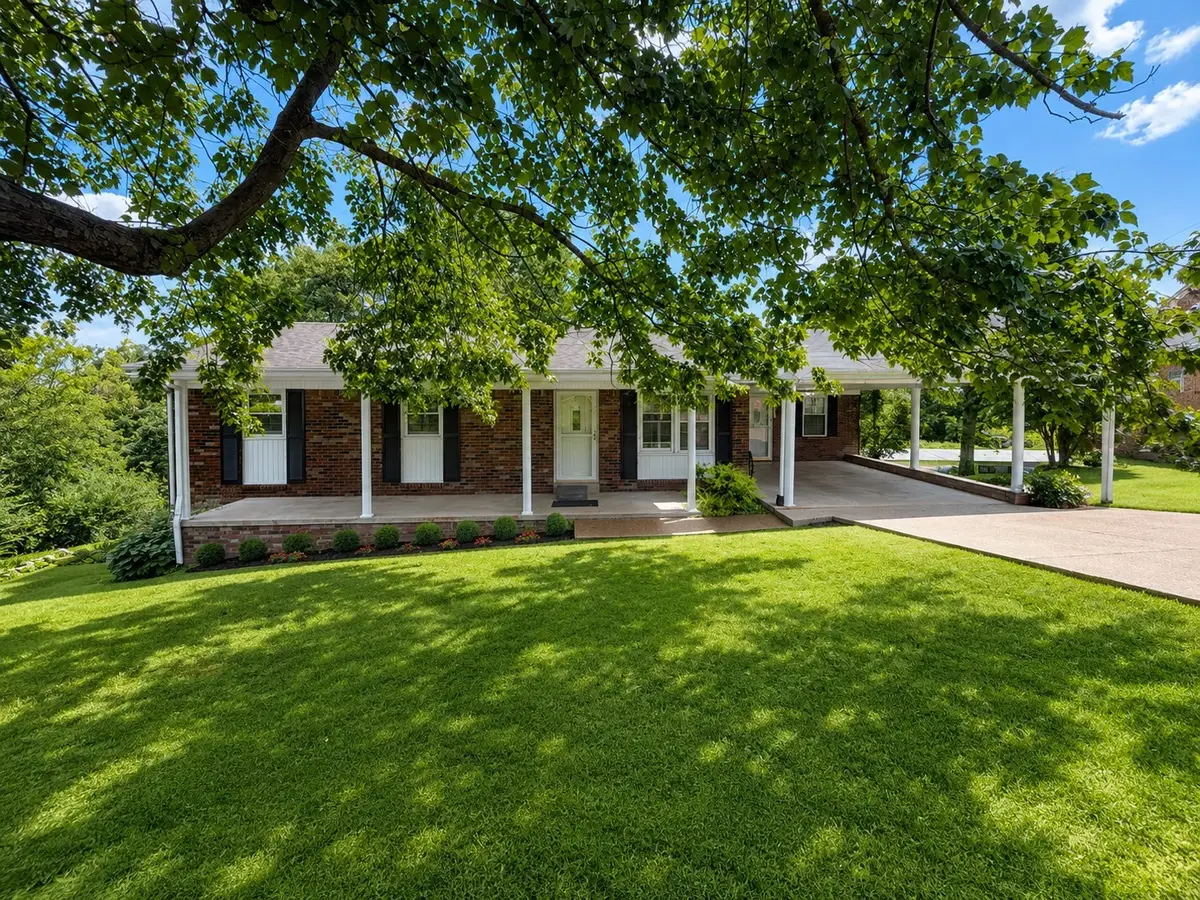 1015 Kelly Blvd, Westmoreland, TN 37186 - #1