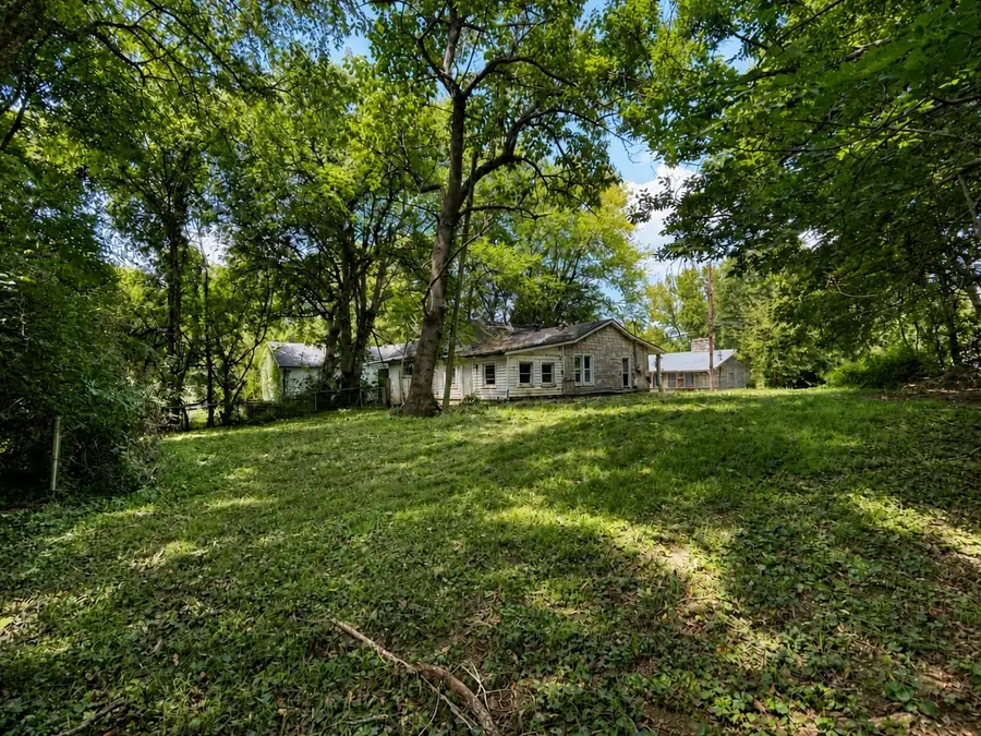 920 Carpenter St, Clarksville, TN 37040 - #3