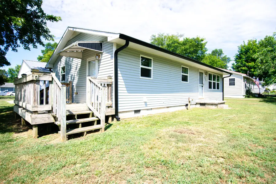 220 Austin Ave, Shelbyville, TN 37160 - #2