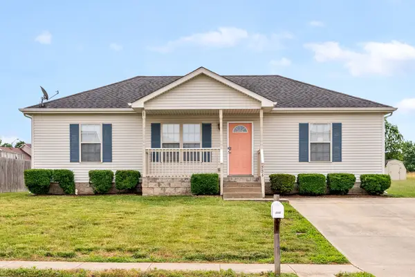 556 Oakmont Dr, Clarksville, TN 37042