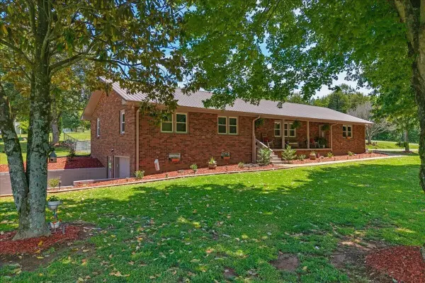 2065 Highway 30 E, Athens, TN 37303