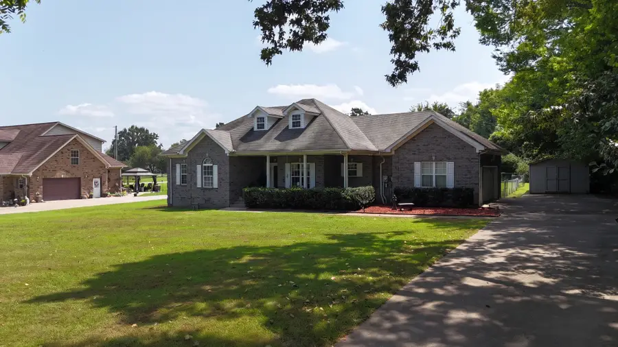 435 Long St W, McEwen, TN 37101 - #2