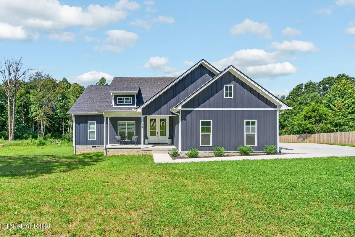 371 W Meadow Creek Rd, Monterey, TN 38574 - #1