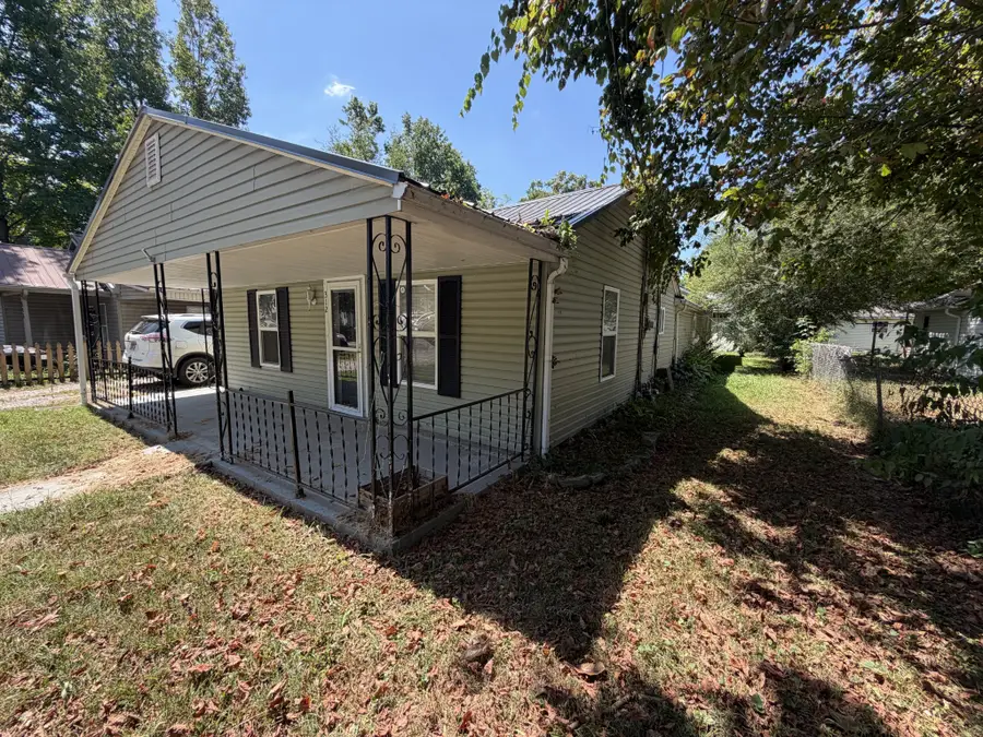 312 Gentry St, Tullahoma, TN 37388 - #2
