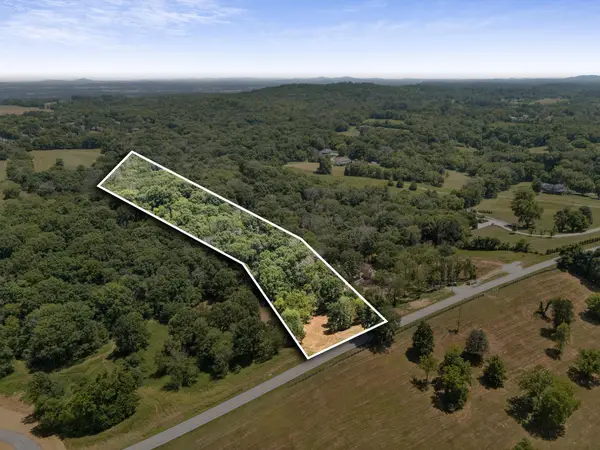 949 Palmer Rd, Lebanon, TN 37090