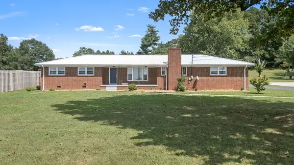 905 S Main St, Estill Springs, TN 37330