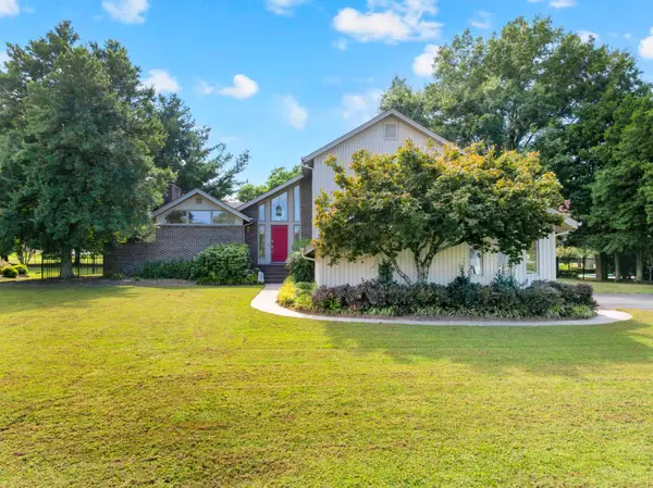 203 Kingsridge Blvd, Tullahoma, TN 37388
