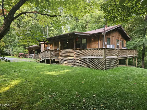 422 Ball Mountain Way, Gatlinburg, TN 37738