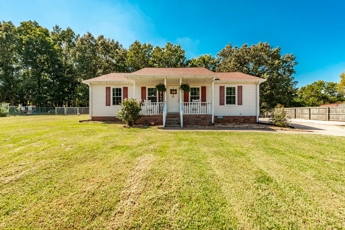 332 Forrest Dr, Greenbrier, TN 37073 - #1
