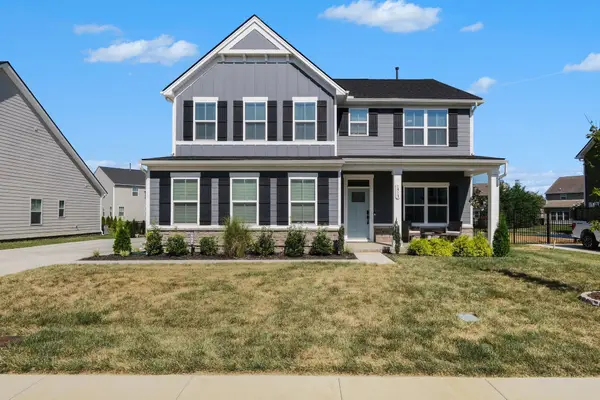 1913 Oak Dr, Murfreesboro, TN 37128
