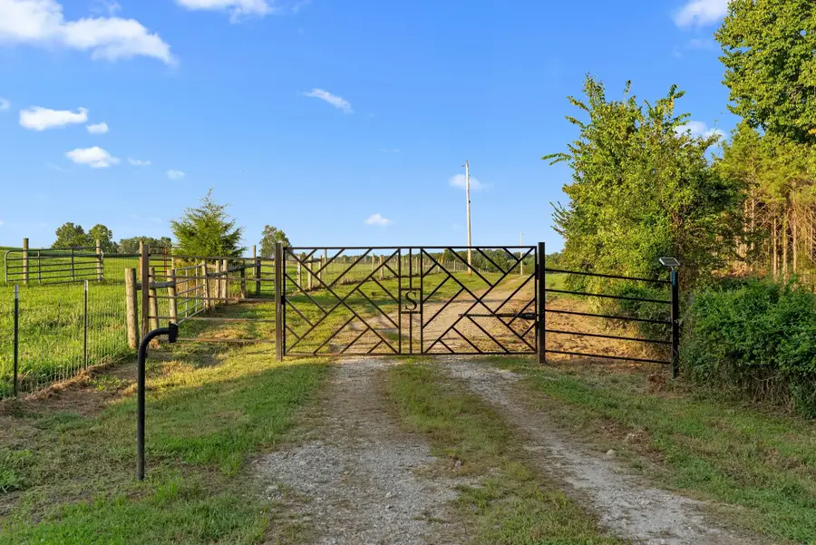 7200 Pinewood Rd, Nunnelly, TN 37137 - #2