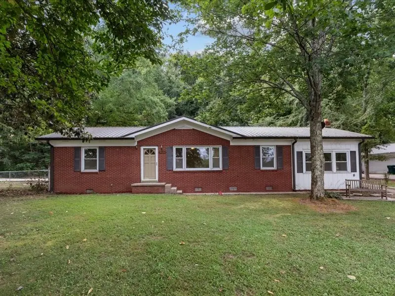 810 W Main St, Waverly, TN 37185 - #1