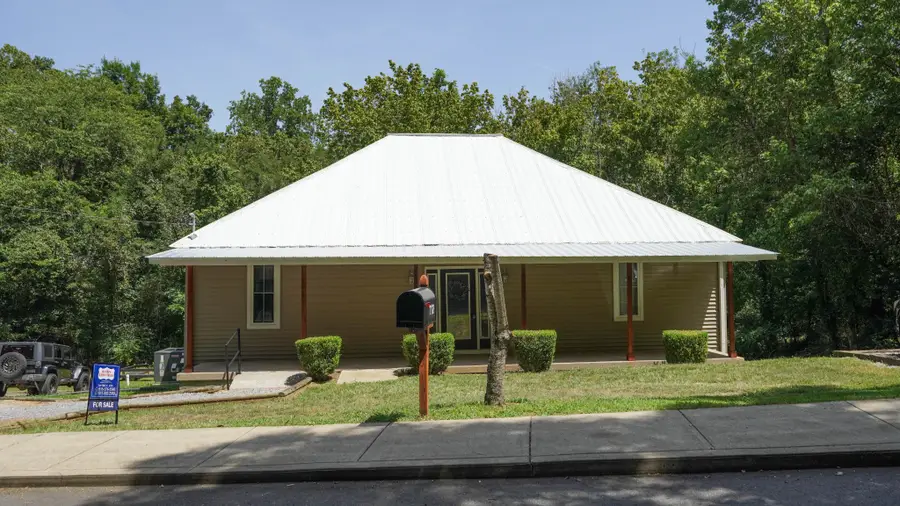 112 Humphries St, Charlotte, TN 37036 - #2
