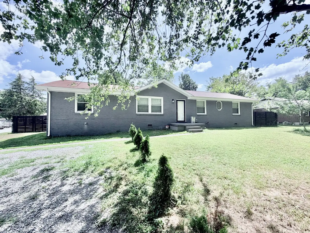 2057 Lake Rd, Greenbrier, TN 37073 - #1
