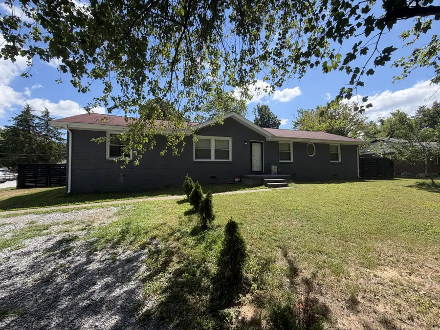 2057 Lake Rd, Greenbrier, TN 37073 - #2