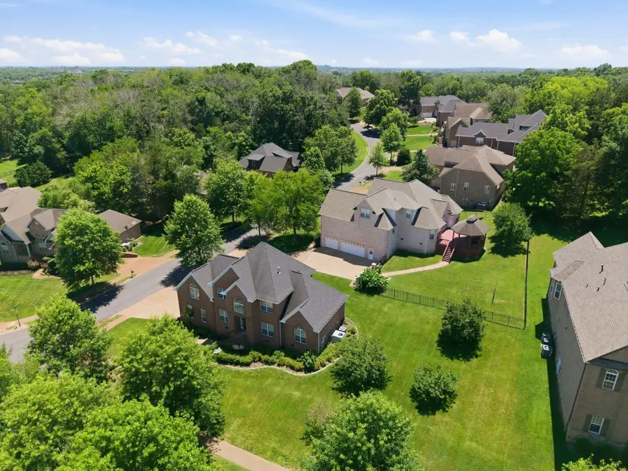 1046 Island Brook Dr, Hendersonville, TN 37075 - #2